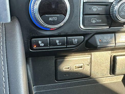 Used 2022 GMC Yukon SLT w/ SLT Premium Package image 25