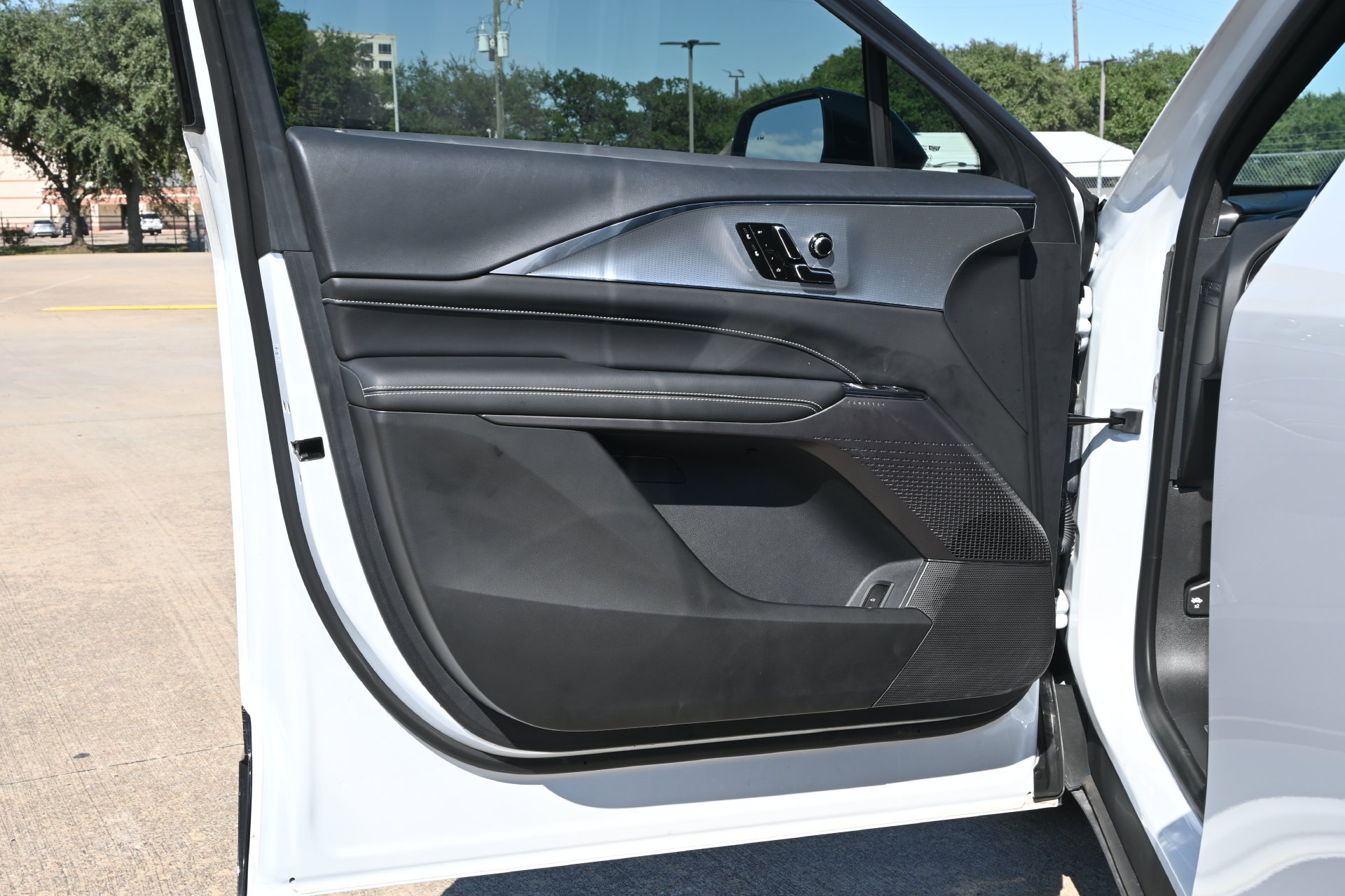Used 2024 Cadillac Lyriq Tech RWD image 19