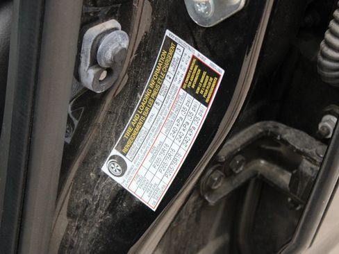 Used 2021 Nissan Frontier PRO-4X w/ Pro-4x Utility Package image 29