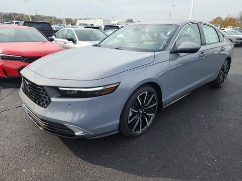 Used 2025 Honda Accord Touring image 3