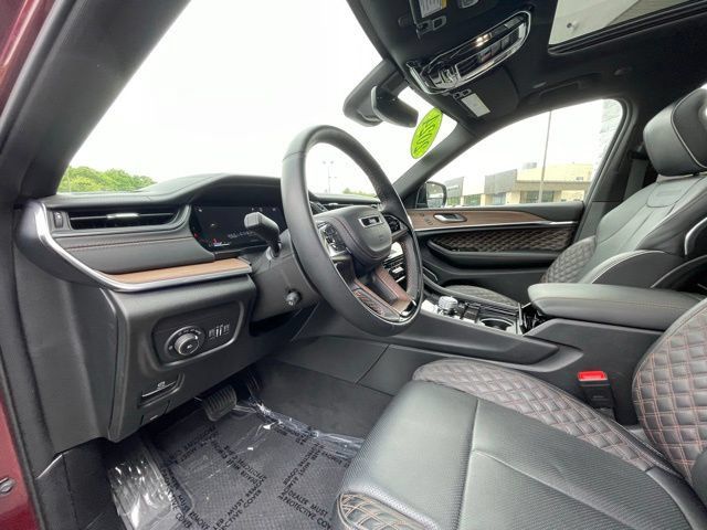 Used 2024 Jeep Grand Cherokee L Summit w/ High Altitude Package AWD/4WD image 9