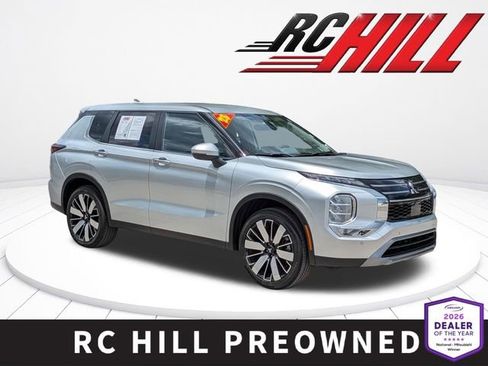 Used 2025 Mitsubishi Outlander SE FWD image 1