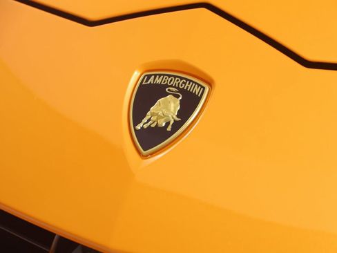 Used 2021 Lamborghini Urus image 25