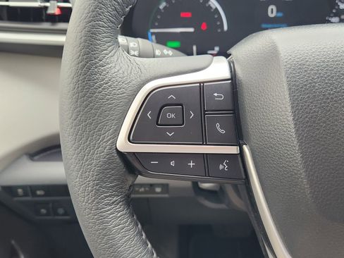 Used 2023 Toyota Sienna XLE FWD image 31