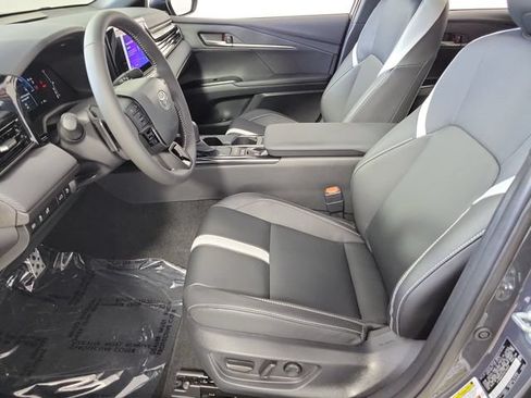 Used 2025 Toyota Camry SE w/ Convenience Package FWD image 19