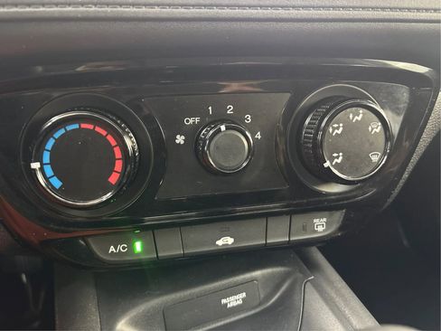 Used 2018 Honda HR-V LX image 36