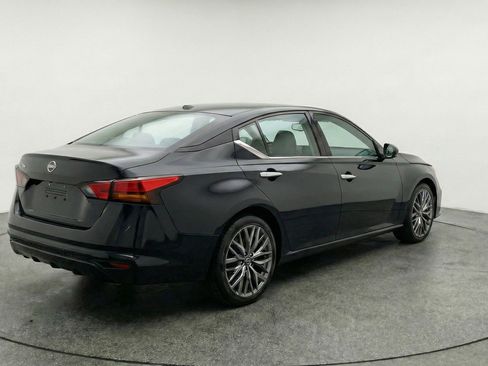 Used 2025 Nissan Altima 2.5 SV image 9