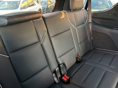 Used 2025 Cadillac Escalade Premium Luxury image 24