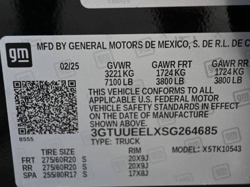 Used 2025 GMC Sierra 1500 AT4 w/ AT4 Premium Package AWD/4WD image 18