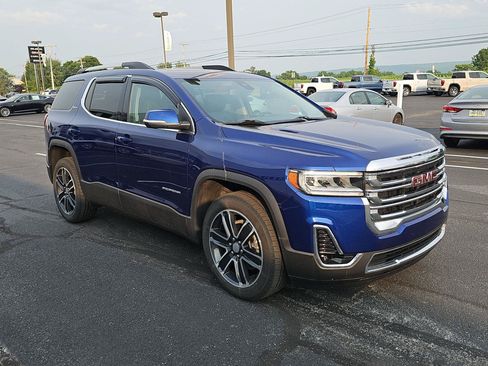Used 2023 GMC Acadia SLT w/ Preferred Package AWD/4WD image 3