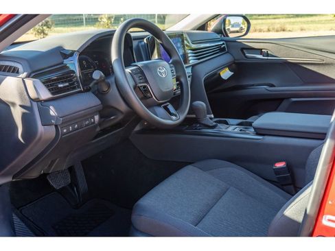 Used 2026 Toyota Camry LE w/ Convenience Package image 10