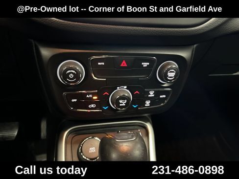 Used 2021 Jeep Compass Latitude w/ Convenience Group AWD/4WD image 19