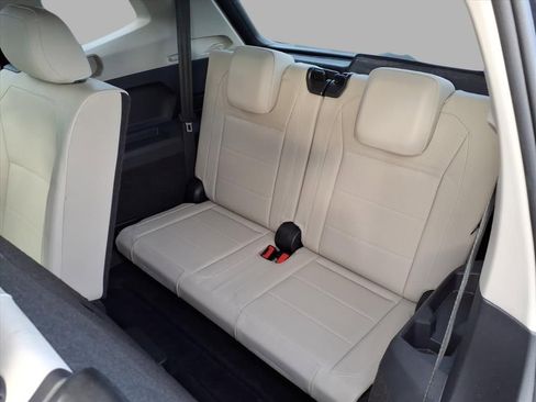 Used 2021 Volkswagen Tiguan SE image 12