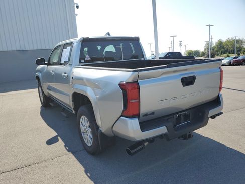Used 2026 Toyota Tacoma SR5 AWD/4WD image 3