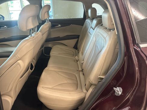 Used 2018 Lincoln MKX Select w/ Select Plus Package AWD/4WD image 11