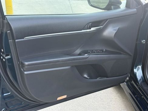 Used 2019 Toyota Camry SE FWD image 15