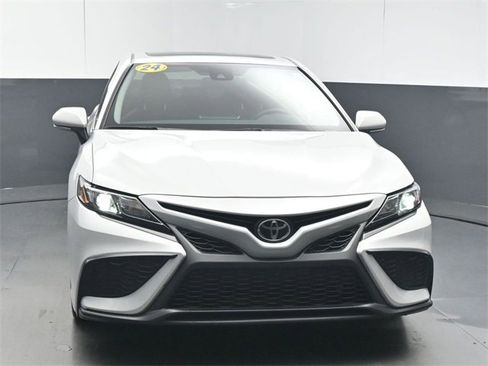 Used 2024 Toyota Camry SE image 4