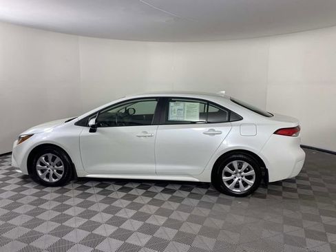 Used 2026 Toyota Corolla LE FWD image 5