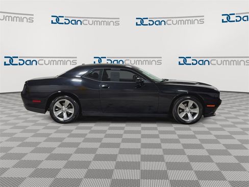 Used 2016 Dodge Challenger SXT image 9
