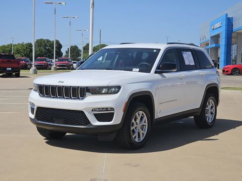 Used 2023 Jeep Grand Cherokee Limited RWD image 3