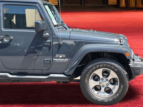Used 2017 Jeep Wrangler Unlimited Sahara w/ Connectivity Group AWD/4WD image 32