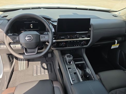 New 2026 Nissan Pathfinder Platinum image 5