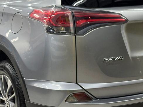 Used 2017 Toyota RAV4 XLE AWD/4WD image 11