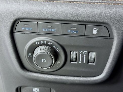 Used 2023 Jeep Grand Cherokee Summit AWD/4WD image 18