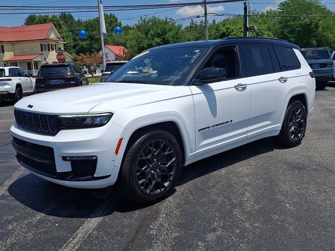 Used 2023 Jeep Grand Cherokee L Summit AWD/4WD image 3
