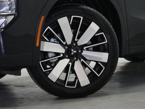 New 2026 Mitsubishi Outlander SE image 3