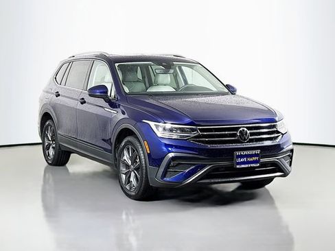 Used 2022 Volkswagen Tiguan SE w/ Panoramic Sunroof Package image 1