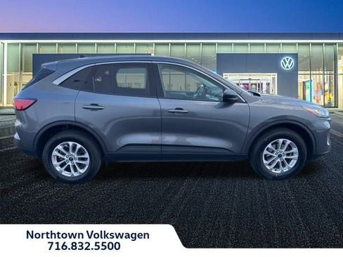 Used 2022 Ford Escape SE w/ Cold Weather Package image 2