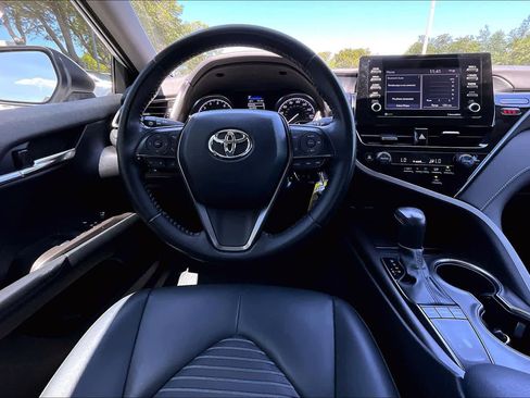Used 2023 Toyota Camry SE FWD image 6
