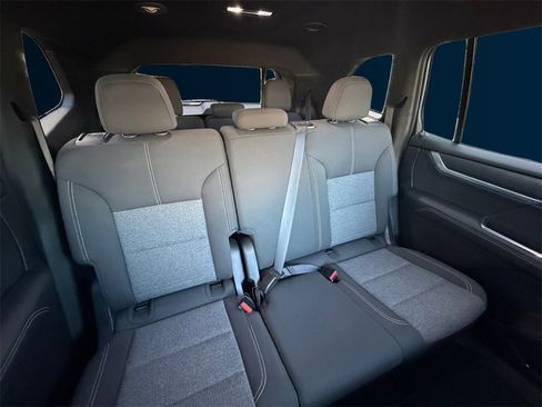 Used 2025 GMC Acadia Elevation image 18