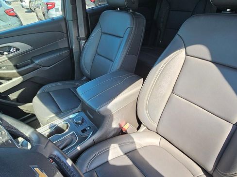 Used 2023 Chevrolet Traverse LT w/ LT Premium Package FWD image 10