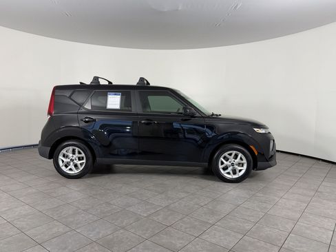 Used 2022 Kia Soul LX w/ Technology Package FWD image 6