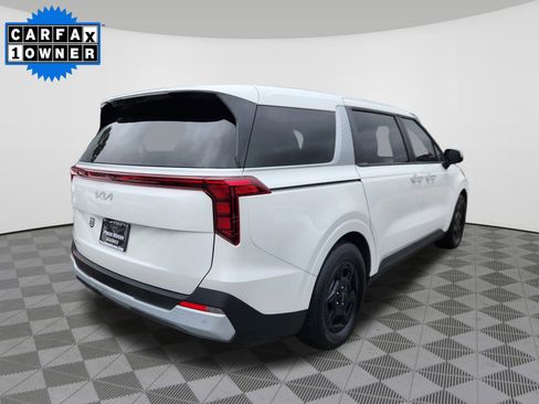 Used 2025 Kia Carnival image 4