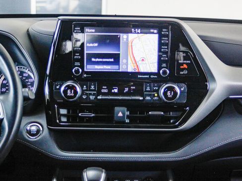 Used 2022 Toyota Highlander XLE image 13