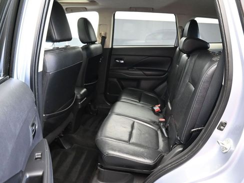 Used 2015 Mitsubishi Outlander SE image 33