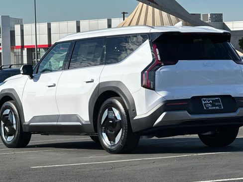 New 2026 Kia EV9 Wind image 6