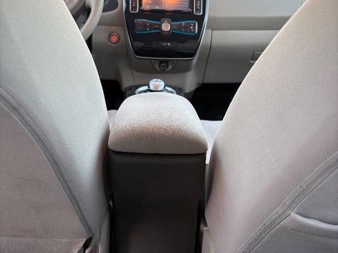 Used 2011 Nissan Leaf SL image 25