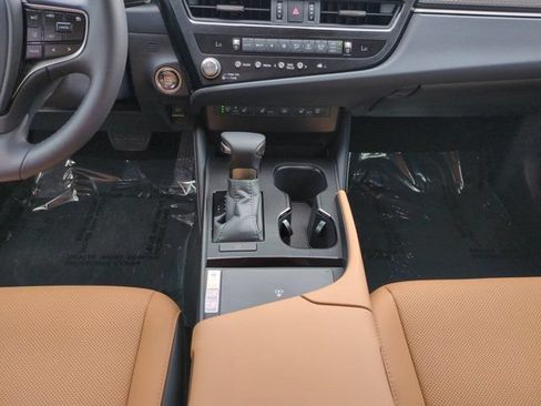 Certified 2025 Lexus ES 350 w/ Premium Package FWD image 17