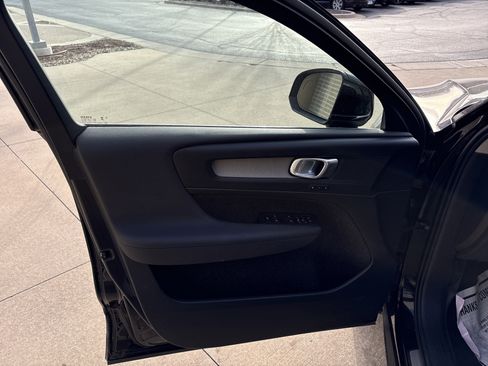 Used 2025 Volvo XC40 B5 Core image 14