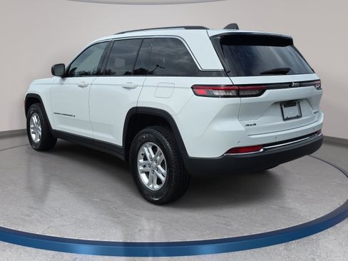 Certified 2023 Jeep Grand Cherokee Laredo AWD/4WD image 7