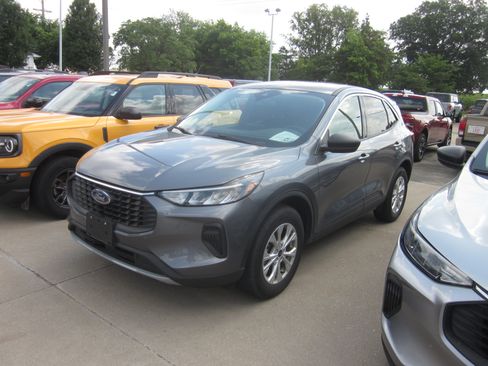 Used 2024 Ford Escape Active AWD/4WD image 3