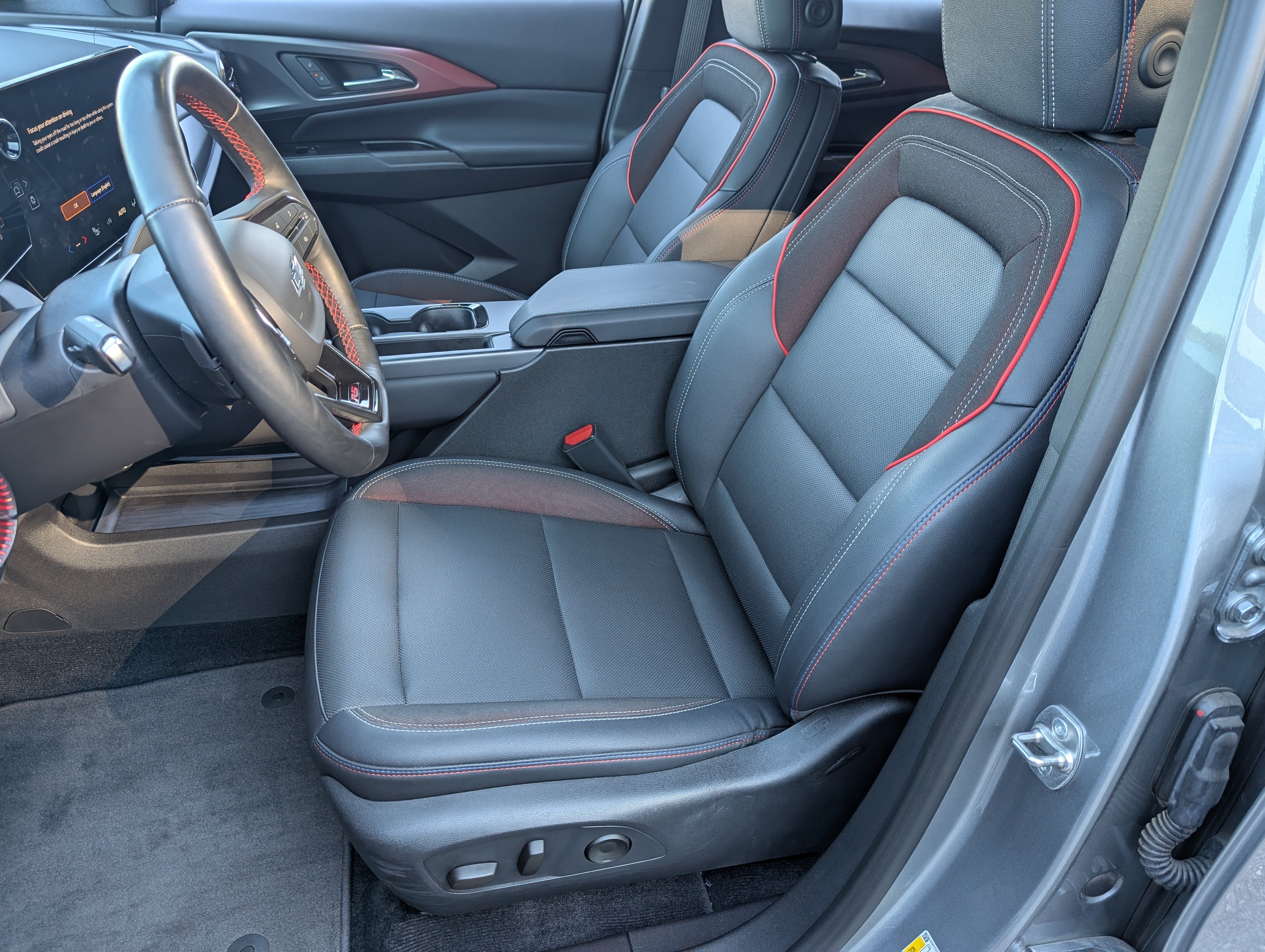 Used 2024 Chevrolet Equinox EV RS FWD image 16