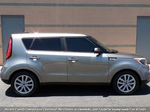Used 2017 Kia Soul + FWD image 8