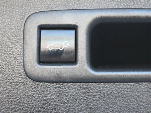 Used 2022 Toyota Highlander XLE image 16