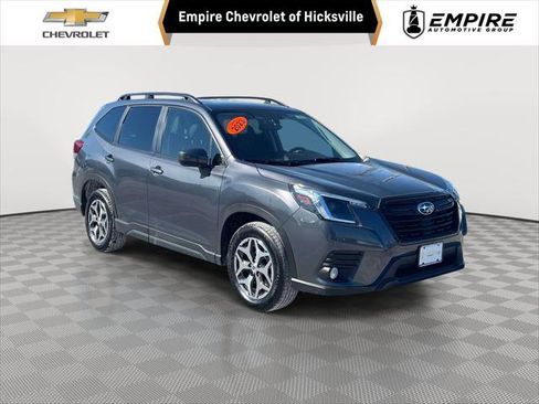 Used 2023 Subaru Forester Premium image 1