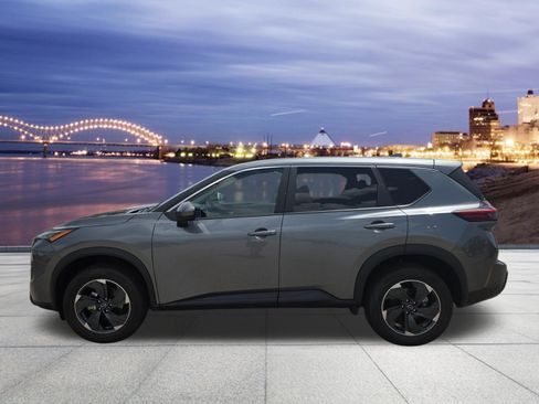 Used 2025 Nissan Rogue SV AWD/4WD image 2
